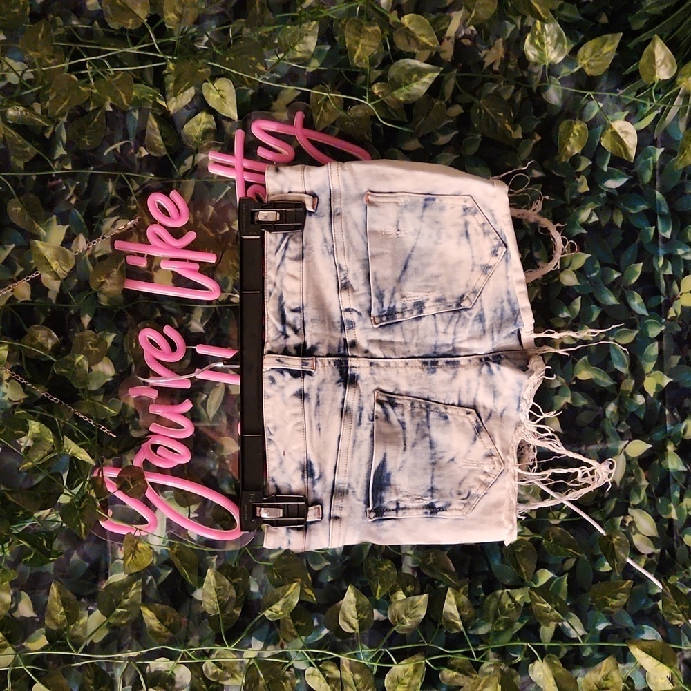 Acid Washed Distressed Shorts - Picture 6 of 6